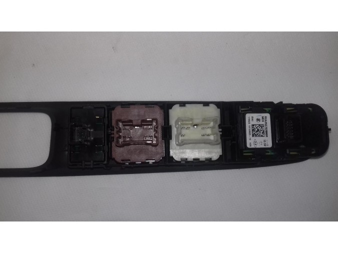 MANDO ELEVALUNAS DELANTERO IZQUIERDO RENAULT CAPTUR 2016