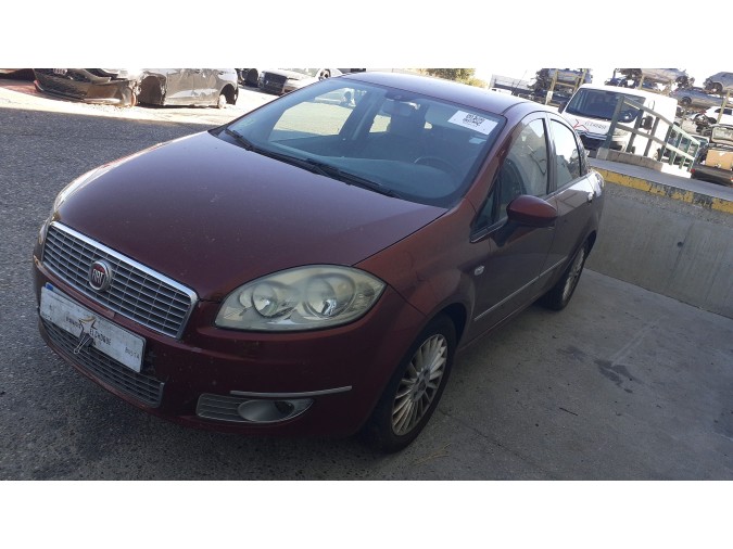 FARO DELANTERO DERECHO FIAT LINEA 2011
