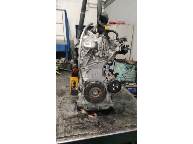 MOTOR CON ACCESORIOS Y CAJA DE CAMBIOS  CLIO