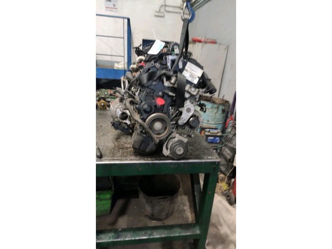 MOTOR CON ACCESORIOS Y CAJA DE CAMBIOS  308