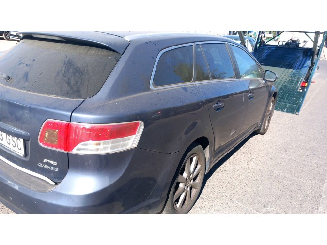FARO DELANTERO DERECHO TOYOTA AVENSIS 2009
