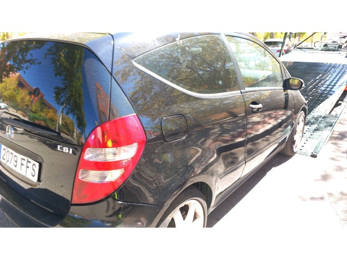 Puerta dl dr MERCEDES A 180 CDI 2006