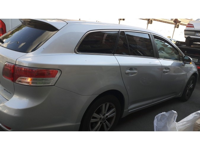 FARO DELANTERO DERECHO TOYOTA AVENSIS 2009