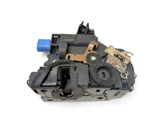 CERRADURA PUERTA TRASERA DERECHA VOLKSWAGEN POLO 2002