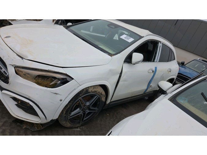 PULSADOR APERTURA PORTÓN MERCEDES GLA 250 E 2024