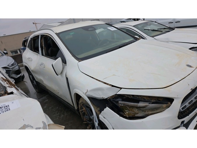 PULSADOR APERTURA PORTÓN MERCEDES GLA 250 E 2024