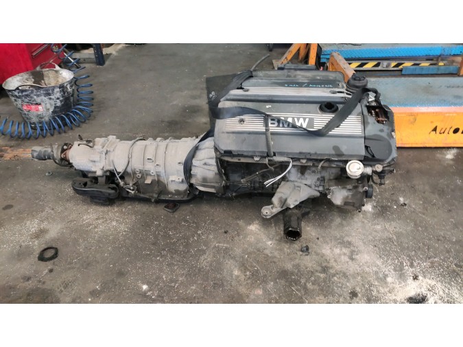 MOTOR CON ACCESORIOS Y CAJA DE CAMBIOS BMW X3 2005