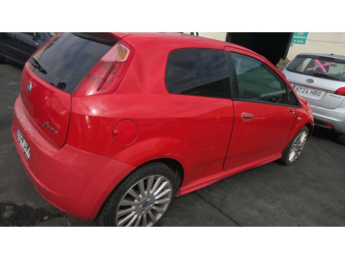 PILOTO TRASERO CENTRAL FIAT GRANDE PUNTO 2006