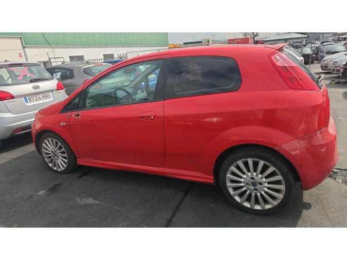 PUERTA DELANTERA DERECHA FIAT GRANDE PUNTO 2006