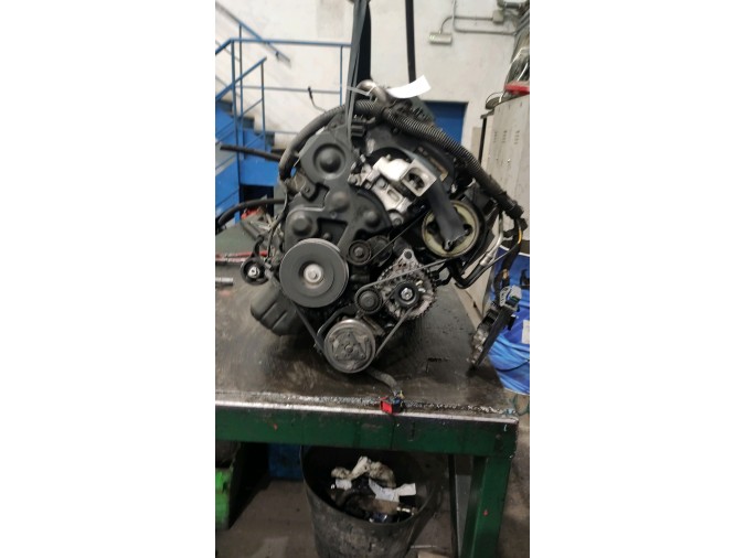 Motor PEUGEOT 206 2004