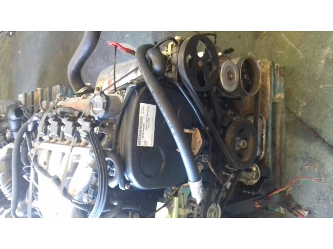 Motor color Gris VOLVO V40 2000
