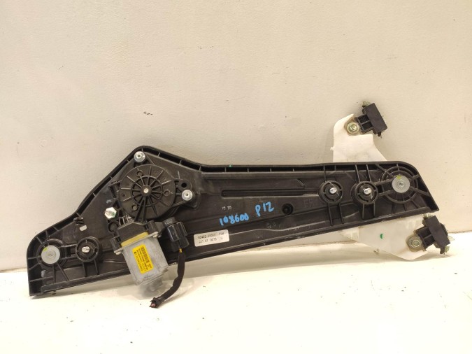 ELEVALUNAS DELANTERO DERECHO HYUNDAI VELOSTER 2014