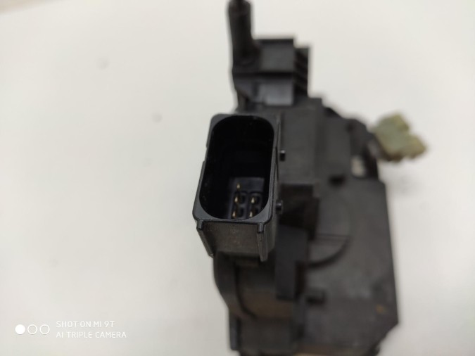 CERRADURA PUERTA DELANTERA DERECHA OPEL CORSA 2010