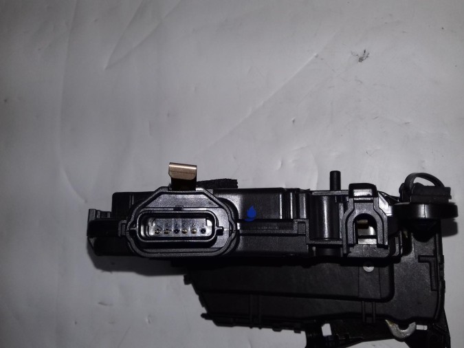 CERRADURA PUERTA TRASERA DERECHA NISSAN CAPTUR 2016