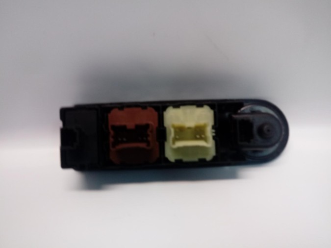 MANDO ELEVALUNAS DELANTERO IZQUIERDO RENAULT CAPTUR 2015