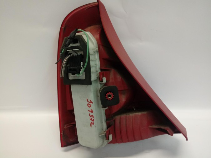 PILOTO TRASERO DERECHO RENAULT CLIO 2004