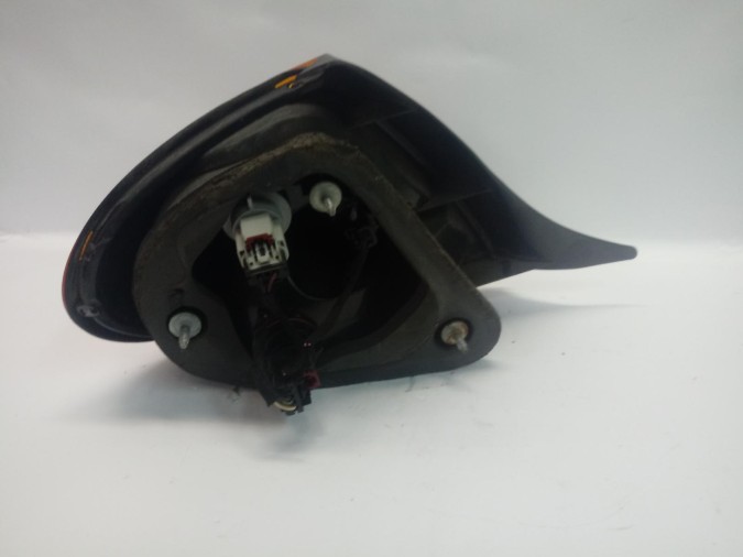 PILOTO TRASERO DERECHO CHRYSLER NEON 2002