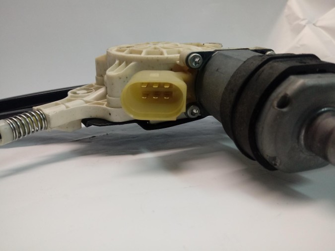 ELEVALUNAS DELANTERO DERECHO BMW SERIE 5 2006