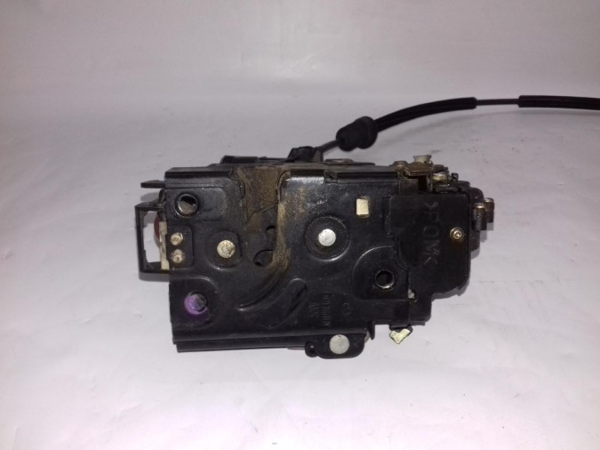 CERRADURA DELANTERA DERECHA VOLKSWAGEN BEETLE 2000