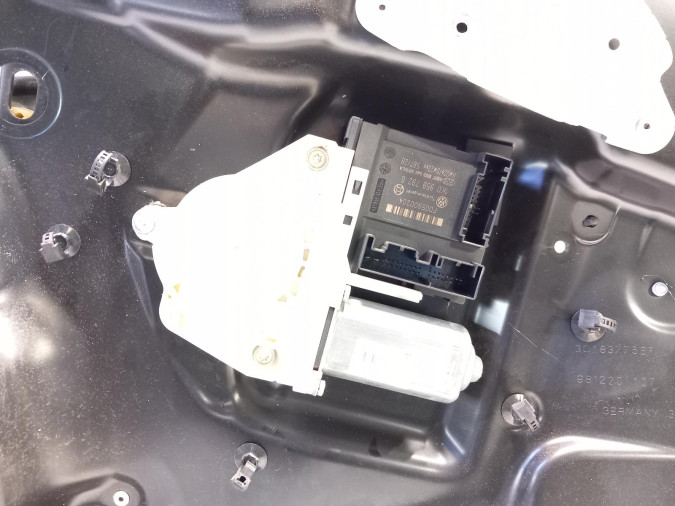 ELEVALUNAS DELANTERO DERECHO VOLKSWAGEN PASSAT 2005