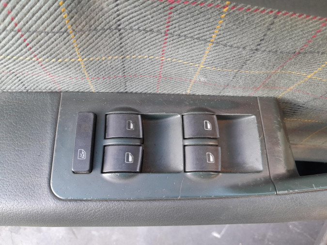 MANDO ELEVALUNAS DELANTERO IZQUIERDO AUDI A6 2005