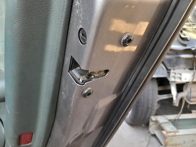 CERRADURA PUERTA DELANTERA DERECHA OPEL ASTRA 2005