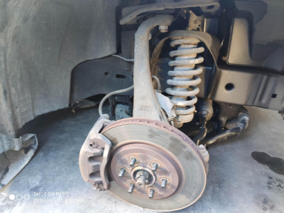 BRAZO SUSPENSION INFERIOR DELANTERO DERECHO NISSAN PATHFINDER 2006