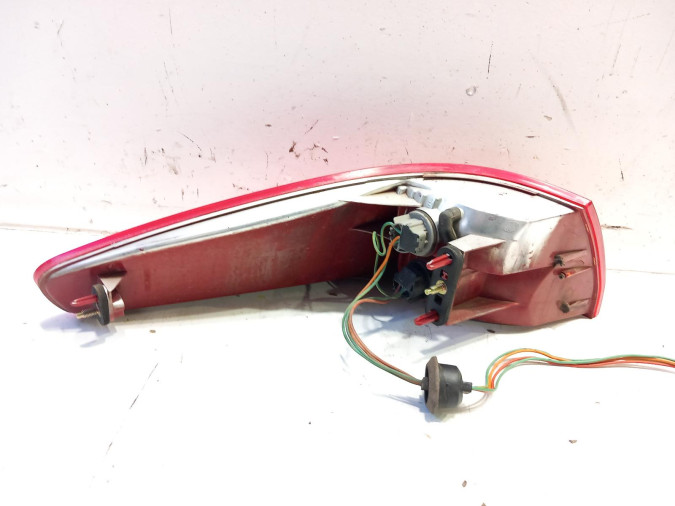 PILOTO TRASERO DERECHO PEUGEOT 607 2001