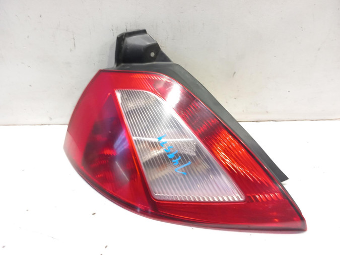 PILOTO TRASERO IZQUIERDO RENAULT MEGANE 2004