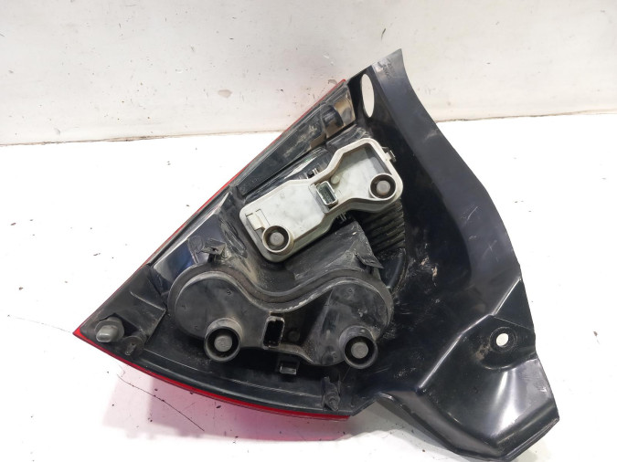 PILOTO TRASERO IZQUIERDO RENAULT MEGANE 2004