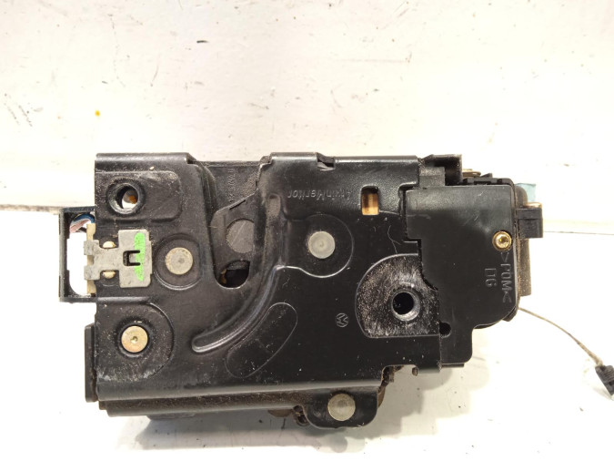 CERRADURA PUERTA DELANTERA DERECHA VOLKSWAGEN GOLF 2004