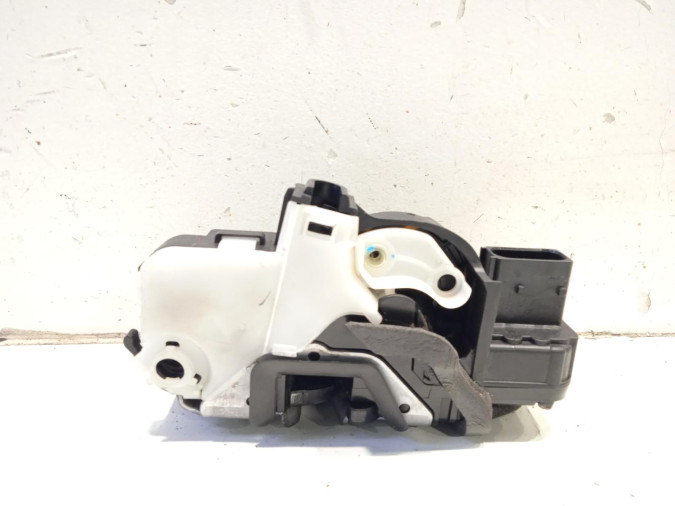 CERRADURA PUERTA DELANTERA DERECHA OPEL ASTRA 2015