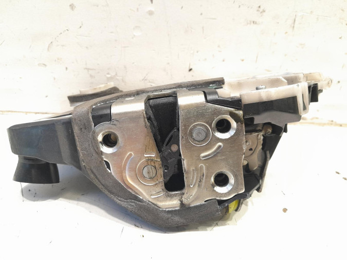 CERRADURA PUERTA DELANTERA IZQUIERDA TOYOTA PRIUS 2015