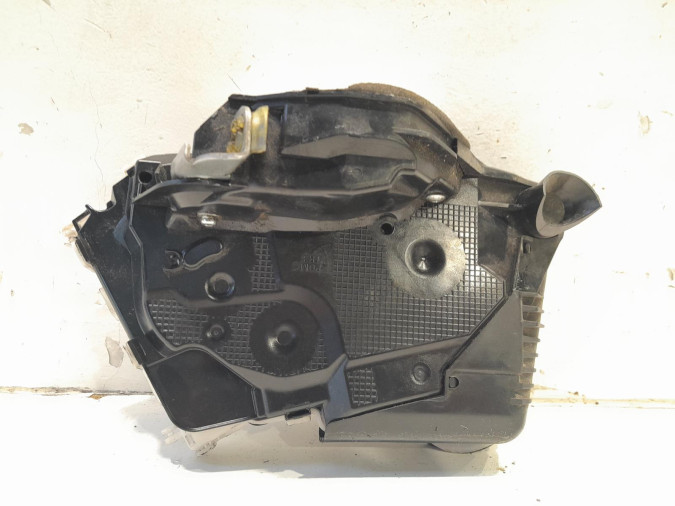 CERRADURA PUERTA DELANTERA DERECHA TOYOTA PRIUS 2015