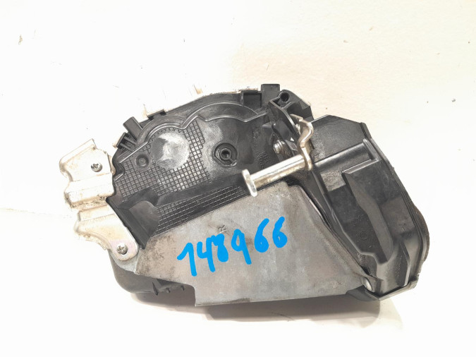 CERRADURA PUERTA TRASERA DERECHA TOYOTA PRIUS 2015