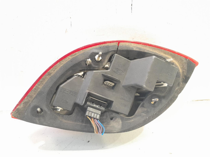 PILOTO TRASERO IZQUIERDO FORD KA 2003