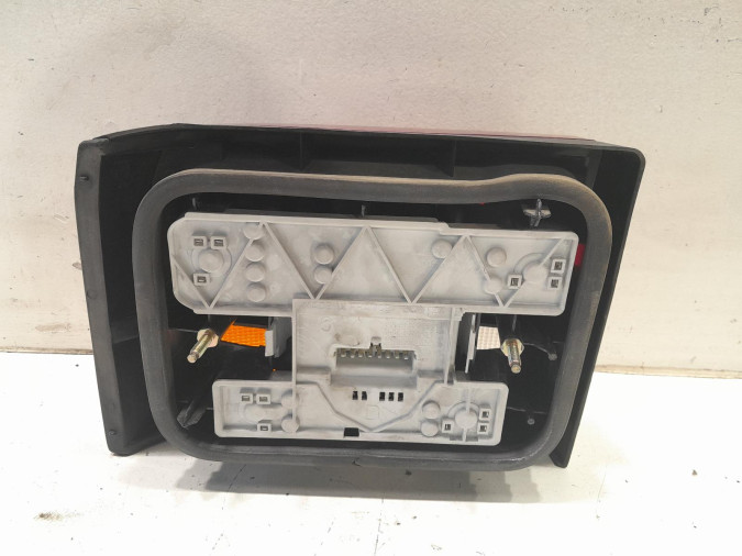 PILOTO TRASERO DERECHO VOLKSWAGEN GOLF 1992