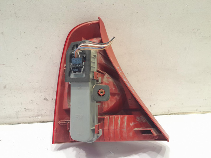 PILOTO TRASERO DERECHO RENAULT CLIO 2000