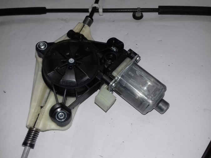 ELEVALUNAS DELANTERO DERECHO SEAT LEON 2019