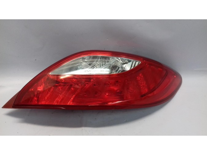 PILOTO TRASERO DERECHO MAZDA 2 2010