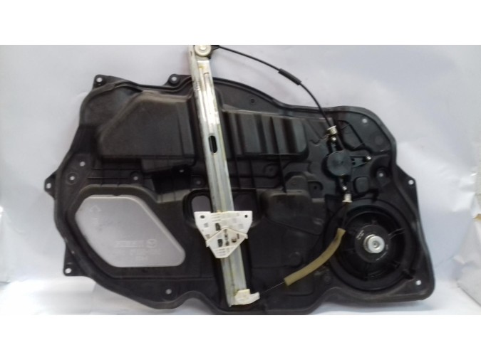 ELEVALUNAS DELANTERO DERECHO MAZDA 2 2010