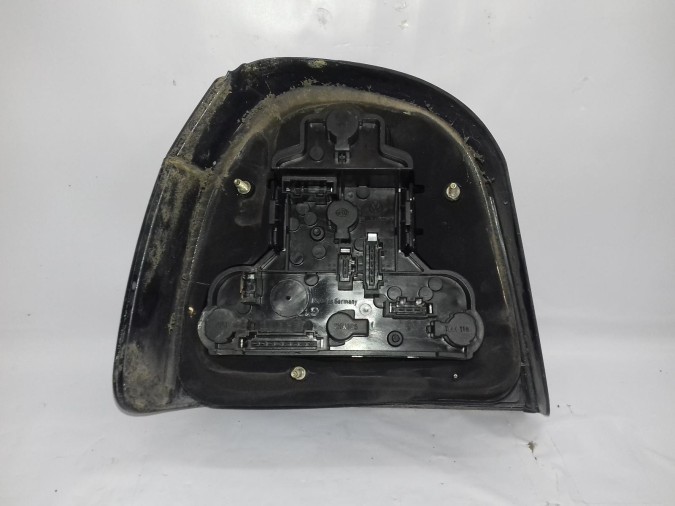 PILOTO TRASERO DERECHO VOLKSWAGEN POLO 1995