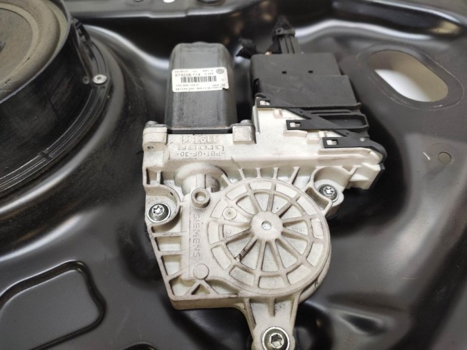 ELEVALUNAS DELANTERO IZQUIERDO VOLKSWAGEN PASSAT 39521