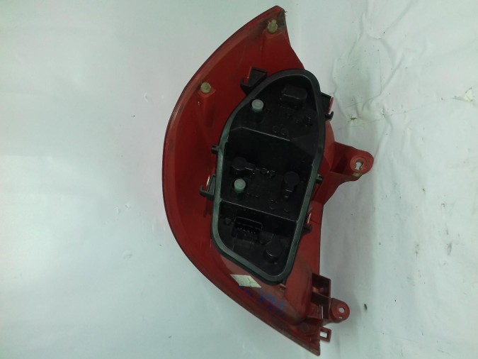 PILOTO TRASERO DERECHO RENAULT CLIO 2006