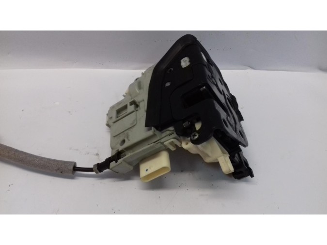 CERRADURA PUERTA DELANTERA DERECHA AUDI A1 2013