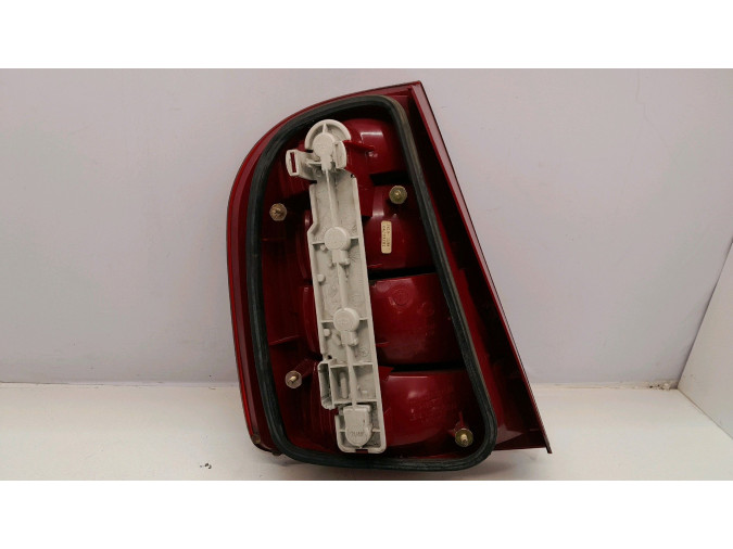 PILOTO TRASERO DERECHO SKODA FABIA 2001