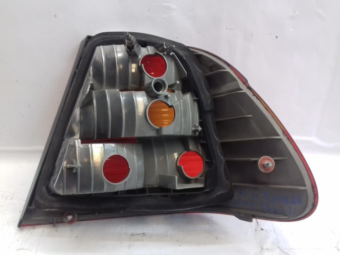 PILOTO TRASERO IZQUIERDO BMW SERIE 3 2004