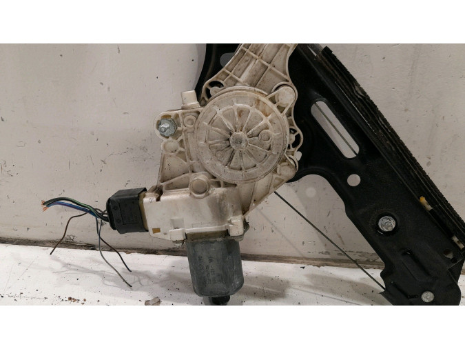 ELEVALUNAS DELANTERO DERECHO BMW SERIE 1 38533