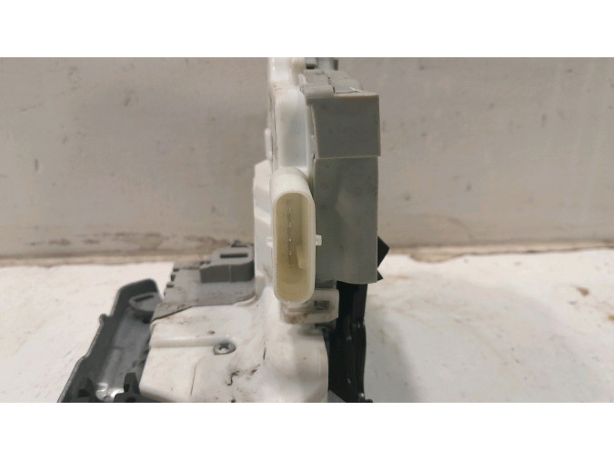 CERRADURA PUERTA DELANTERA DERECHA AUDI A3 43671