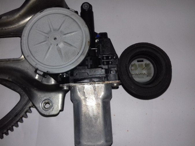 ELEVALUNAS DELANTERO DERECHO TOYOTA PRIUS 2007